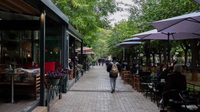 Κορονοϊός: Πάνω από 1.500 τα νέα κρούσματα στην Αττική - Στο &quot;κόκκινο&quot; η Θεσσαλονίκη με 1.124 και η Λάρισα με 470