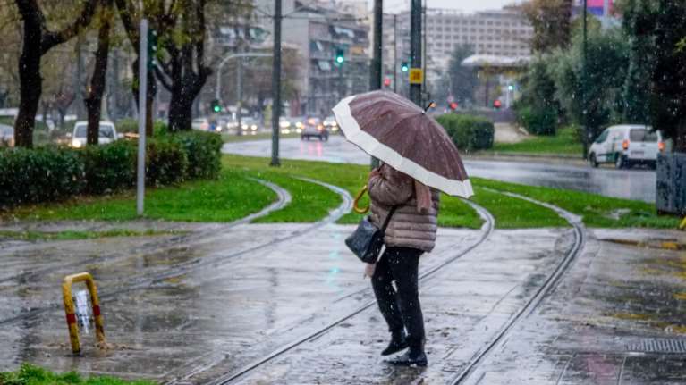Και άλλο έκτακτο δελτίο της ΕΜΥ: Μέχρι το πρωί του Σαββάτου οι βροχές και οι καταιγίδες - Ποιες περιοχές επηρεάζονται