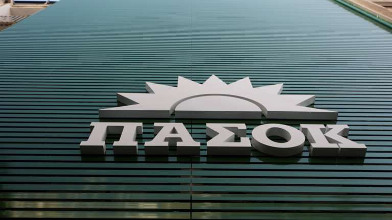 Εκλογές 2023: &quot;Το ΠΑΣΟΚ αύξησε τα ποσοστά του κατά 40%&quot; - Ικανοποίηση και χαμογέλα για το exit poll στη Χαριλάου Τρικούπη