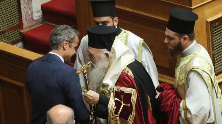 Ο αγιασμός στη Βουλή με την έναρξη της νέας περιόδου - Τα χαμόγελα Ιερώνυμου και Μητσοτάκη [εικόνες]