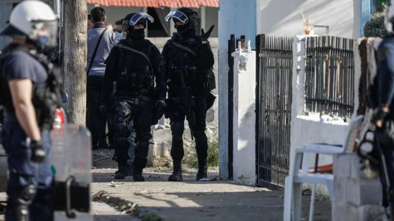 Η ΕΛΑΣ θα προσλάβει 100 Ρομά ως ειδικούς φρουρούς μέσα στους καταυλισμούς - Αρκεί να έχουν τελειώσει το Λύκειο