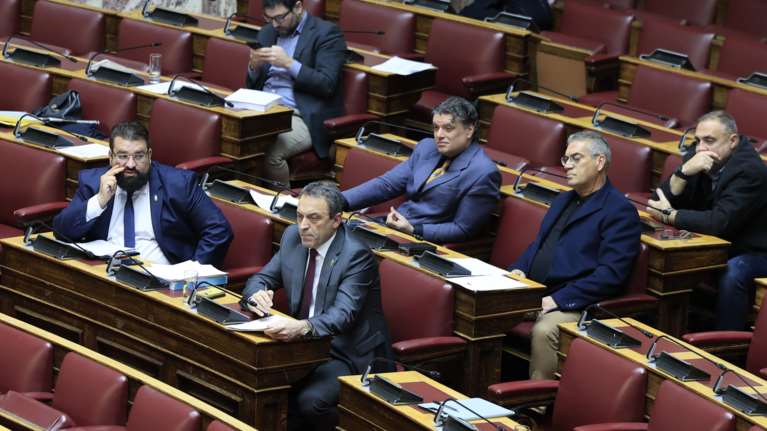 Η Επιτροπή Δεοντολογίας της Βουλής εισηγήθηκε την αναστολή της χρηματοδότησης των "Σπαρτιατών" - Μήνυση Στίγκα σε Δουδωνή