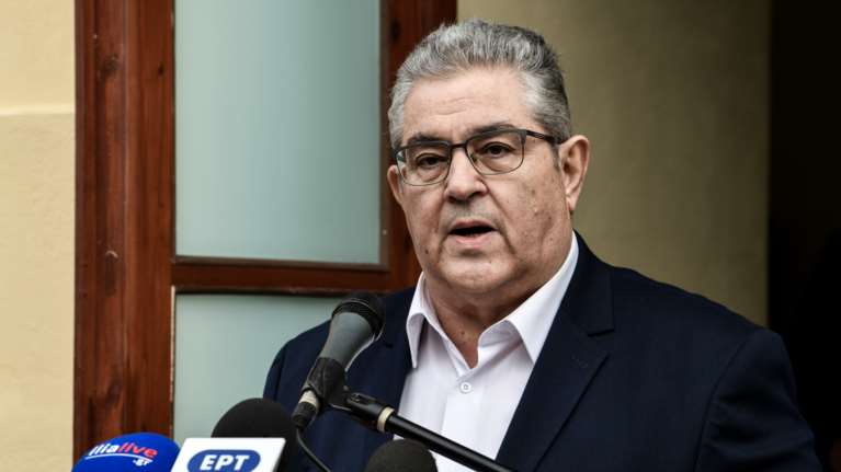 Κουτσούμπας για NOVARTIS: Να βγουν από τους μάρτυρες οι κουκούλες