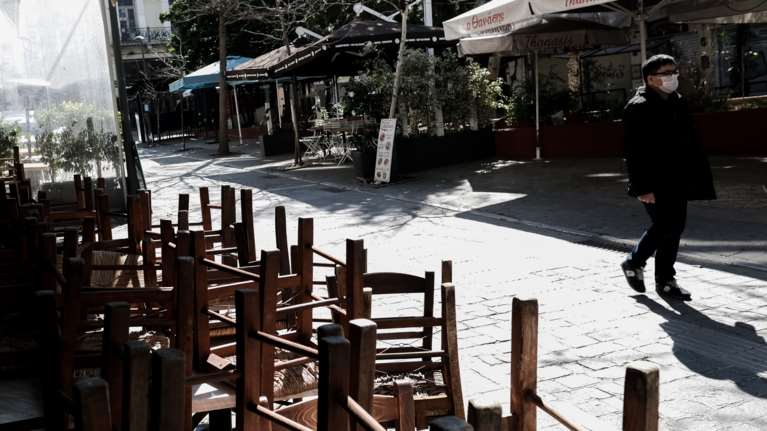 Μείωση φόρων και εισφορών ζητά το Επιμελητήριο Πειραιώς