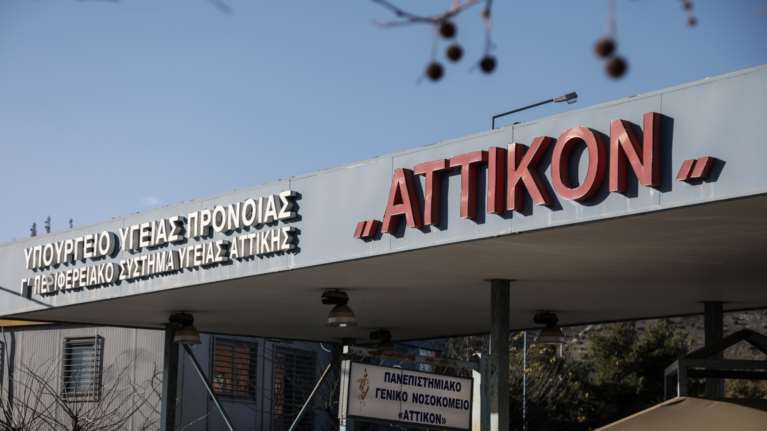 Απίστευτη περιγραφή του μαιευτήρα που ξεγέννησε τη γυναίκα με κορονοϊό: Είχα στολή ...αστροναύτη