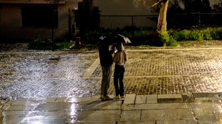 Κακοκαιρία: Άνοιξαν οι ουρανοί στην Αθήνα - Ισχυρές καταιγίδες στο Πήλιο - Πού θα χτυπήσουν τα φαινόμενα τις επόμενες ώρες [Live]