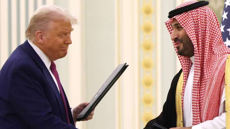 Δεν κρύβει τη χαρά του ο Τραμπ: Συμφωνία "μαμούθ" για εξοπλιστικά με Σαουδική Αραβία - Συνολικά deal πάνω από 600 δισ.