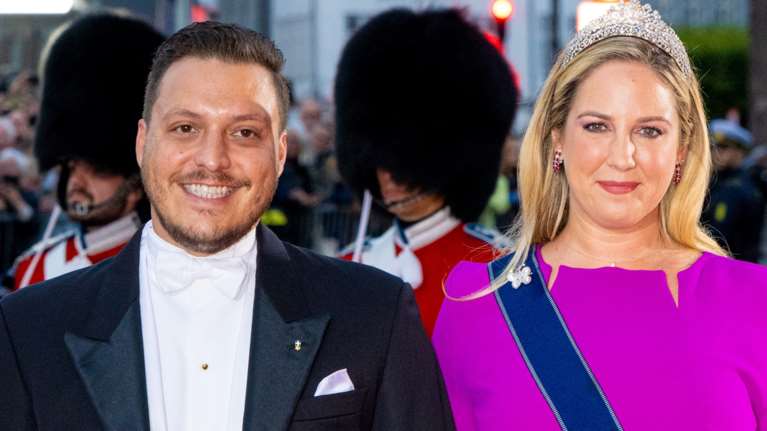 O royal γάμος της Θεοδώρας στην Αθήνα: Η Cartier τιάρα, το ρομαντικό bridal look και το χαμένο νυφικό της μητέρας της