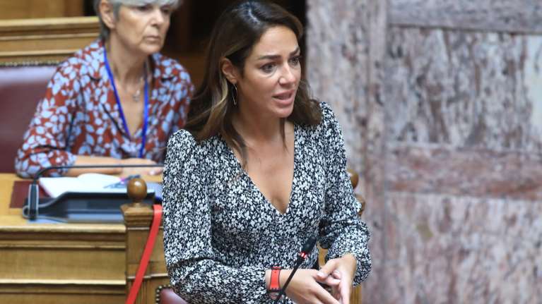 &quot;Με έσπρωχναν οι οπερατέρ για να μην φαίνομαι&quot;: Η Μιχαηλίδου &quot;ξαναχτυπά&quot; για την κοινή εμφάνιση με τον Κασσελάκη