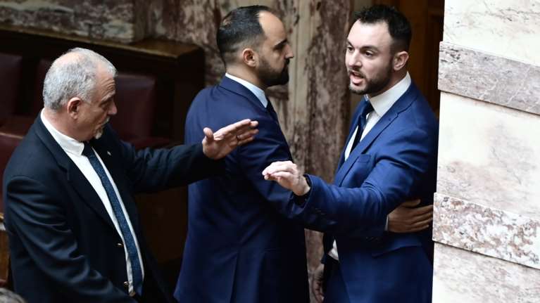 Κωνσταντίνος Φλώρος: Κρατήθηκε με εντολή Τασούλα από τη φρουρά της Βουλής - Έφτασε στη ΓΑΔΑ