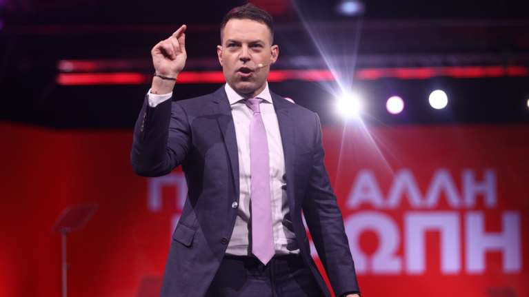 Κασσελάκης: &quot;Τι δουλειά είχαν την Κυριακή Παπασταύρου - Μπρατάκος στο σπίτι του Μαρινάκη;&quot; - Τα ερωτήματα στον Μητσοτάκη