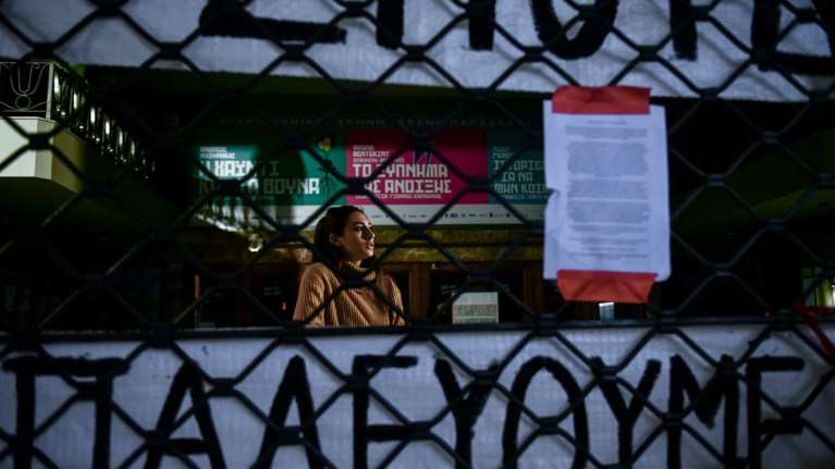 Δραματική σχολή Εθνικού Θεάτρου: Επιστρέφουν στα μαθήματα οι καθηγητές- &quot;Συνεχίζουμε τον αγώνα με ανοιχτές τις σχολές&quot;