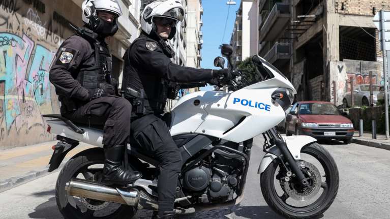 Ανήλικος προσπάθησε να ληστέψει με μαχαίρι 86χρονη στο Πάρκο Τρίτση - Τον ακινητοποίησαν πολίτες