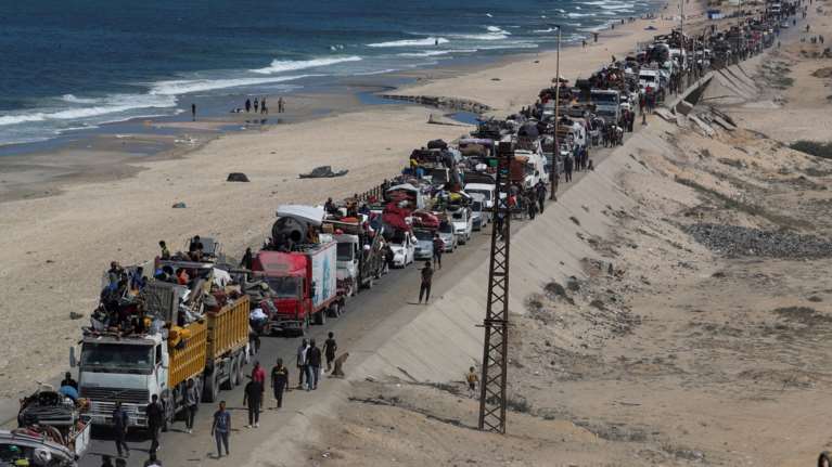 Μαζική έξοδος των Παλαστινίων από τη Γάζα: Δεκάδες νεκροί, αμείωτοι οι ισραηλινοί βομβαρδισμοί