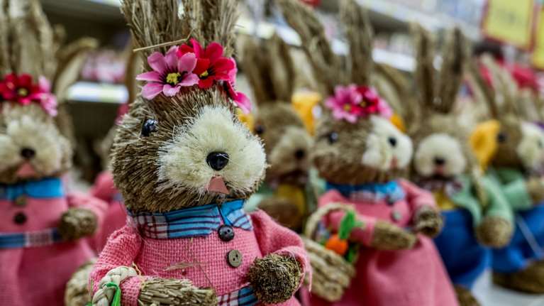 Πάσχα 2023: Από σήμερα σε ισχύ το εορταστικό ωράριο - Πώς θα λειτουργήσουν τα καταστήματα την Κυριακή