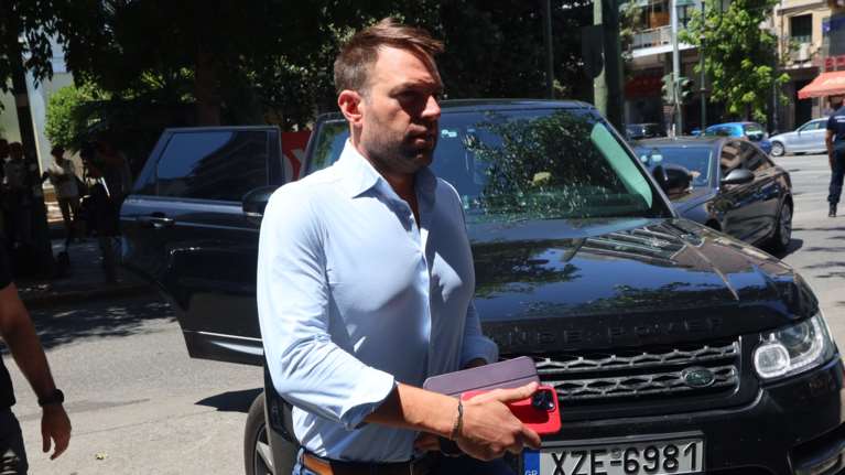 &quot;Κωλοτούμπα&quot; Κασσελάκη για τα &quot;μαύρα ταμεία&quot; - Συμφωνία για τα ΜΜΕ του ΣΥΡΙΖΑ, διαφωνία για Πολάκη και Attica Bank