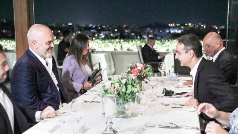 Μητσοτάκης - Ράμα: Δείπνο εργασίας με θέα την Ακρόπολη [Εικόνες]