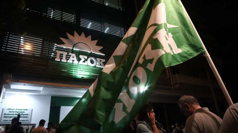 Ικανοποίηση στο ΠΑΣΟΚ για τα αποτελέσματα στους τρεις μεγάλους δήμους - Το &quot;αγκάθι&quot; Σγουρού και οι μάχες του β&#39; γύρου