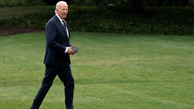 Ο Μπάιντεν είπε ότι &quot;συζητά&quot; πιθανό χτύπημα του Ισραήλ στις πετρελαϊκές εγκαταστάσεις του Ιράν