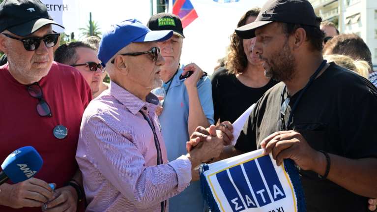 Στήριξη στον Πάνο Ρούτσι από τους οδηγούς ταξί της Αττικής - &quot;Οι δρόμοι ανήκουν σε αυτούς που αγωνίζονται&quot; [εικόνες - βίντεο]