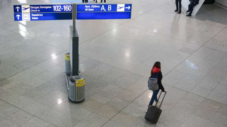 Μόνο με rapid test στην Ελλάδα οι επιβάτες από Ηνωμένο Βασίλειο και Αραβικά Εμιράτα