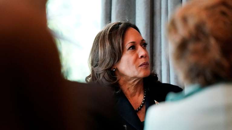 Καμάλα Χάρις: &quot;Κανείς δεν πρέπει να φυλακίζεται επειδή κάπνισε μαριχουάνα&quot;