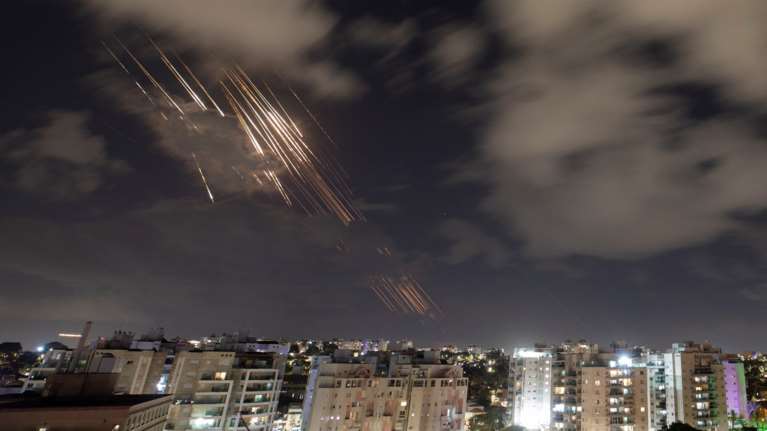 Ισραήλ σε Ιράν: &quot;Θα έχετε συνέπειες&quot; - &quot;Θα σας πλήξουμε ξανά&quot; απαντούν οι &quot;Φρουροί της Επανάστασης&quot;