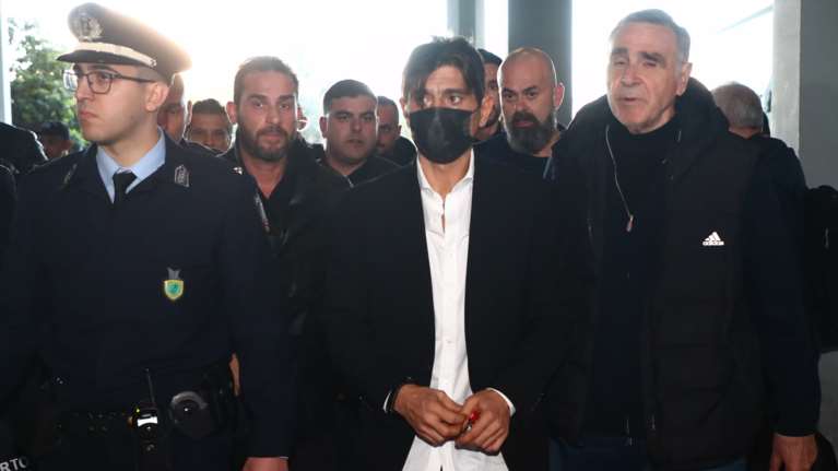 Euroleague: Στο ΣΕΦ με μάσκα ο Δημήτρης Γιαννακόπουλος για να δει το ντέρμπι Ολυμπιακός - Παναθηναϊκός [Εικόνες]