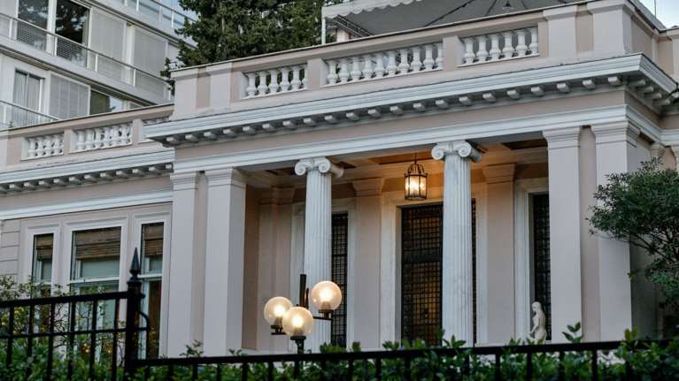 Σύσκεψη Σαρμά στο Μαξίμου - Έρχεται ΠΝΠ για επείγοντα θέματα της Υγείας