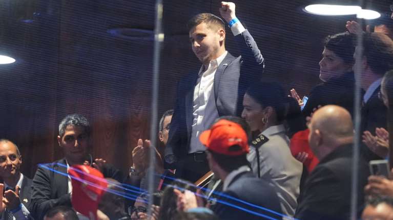 &quot;Είσαι το πνεύμα του Ισραήλ&quot;: Γιατί ο Νετανιάχου αποθέωσε στην Κνεσέτ τον Αμερικανοϊσραηλινό στρατιώτη Άρι Σπιτζ