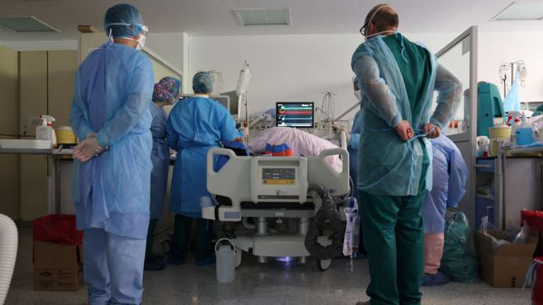 &quot;Πόλεμος&quot; στο Νοσοκομείο Τρικάλων: Ξεπέρασαν τους 60 οι νοσηλευόμενοι με κορονοϊό