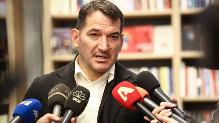 "Αρνούμαστε να σκύψουμε το κεφάλι": Η ανάρτηση του Πύρρου Δήμα για τη σύλληψη Μπελέρη στη Χειμάρρα