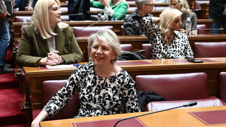 Η Ακρίτα τρολάρει τον Παπαντωνίου για τα λεφτά από τη θεία στη Νιγηρία: &quot;Τι περιουσίες χάσαμε τόσα χρόνια...&quot;