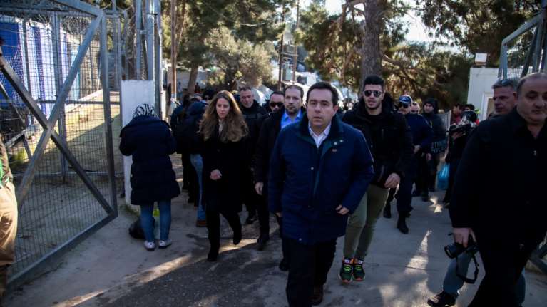 Στη Σάμο σήμερα ο Μηταράκης - Μετά τα επεισόδια στο ΚΥΤ [βίντεο]