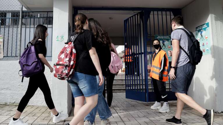 Ζαχαράκη: Υπάρχει πρόθεση να ξεκινήσει νωρίτερα η νέα σχολική χρονιά - Τι θα γίνει με τα Δημοτικά