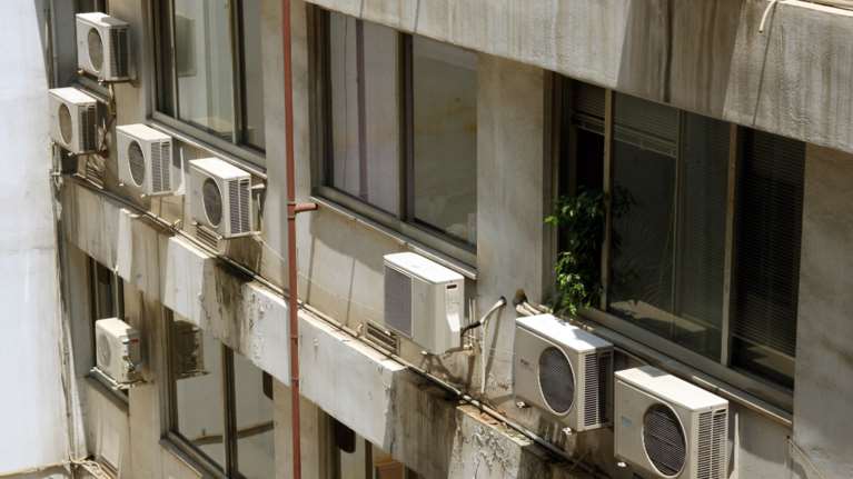 Σύψας για κλιματιστικά: Δεν έχουμε καμία απόδειξη ότι ο ιός μπορεί να μεταφερθεί από δωμάτιο σε δωμάτιο [Βίντεο]