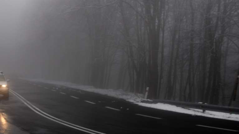 Ο καιρός...τρελάθηκε: 7 βαθμοί στις Πρέσπες και 33 στην Κρήτη - Λασποβροχές και αφρικανική σκόνη και την Κυριακή