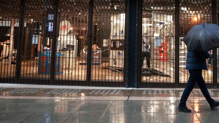 Κορονοϊός: Συναγερμός στη Βρετανία - Βρέθηκε και δεύτερη μετάλλαξη του ιού - Είναι &quot;πιο μεταδοτική&quot;