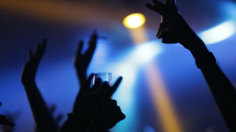 Θεσσαλονίκη: &quot;Βόμβες&quot; κορονοϊο-πάρτι σε… υπόγεια και ταράτσες - &quot;Δεν θα ανεχθούμε τους ασυνείδητους&quot; προειδοποιεί ο Χρυσοχοΐδης