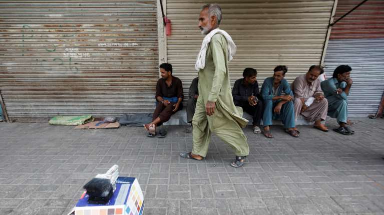 Τραγωδία στο Πακιστάν: Τουλάχιστον 19 νεκροί από την πτώση μικρού λεωφορείου σε φαράγγι