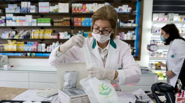 Ελλείψεις σε πάνω από 400 φάρμακα πρώτης ανάγκης καταγγέλλουν οι φαρμακοποιοί