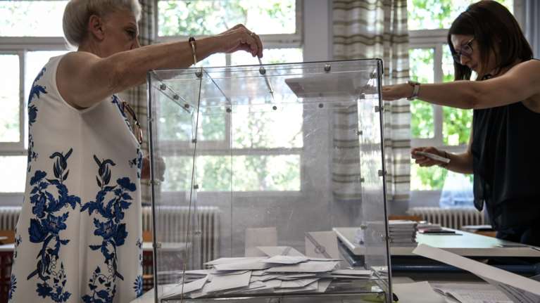 Φαναράς της Metron Analysis για αυτοδιοικητικές εκλογές: Δεν αποκλείεται η ΝΔ να κερδίσει και τις 13 περιφέρειες