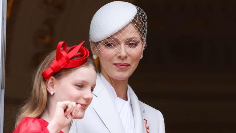 H νέα εμφάνιση της πριγκίπισσας Σαρλίν με τα παιδιά της - Mε πανάκριβα ρούχα μητέρα και κόρη