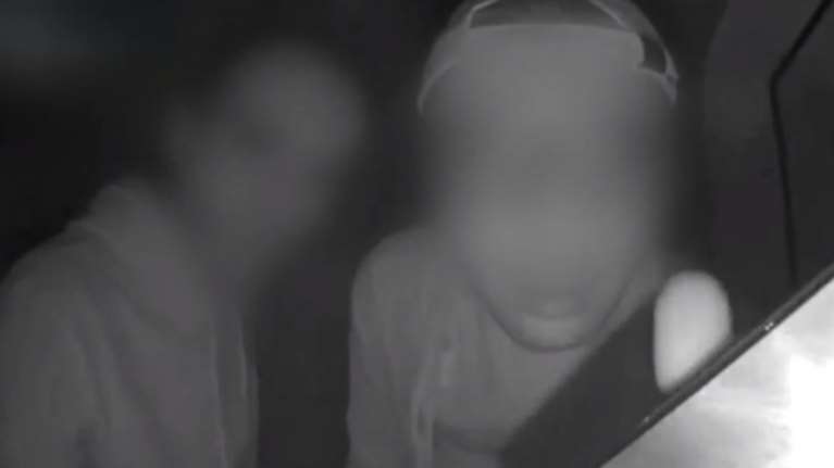 &quot;Καρτέρι&quot; έστησαν ένοικοι πολυκατοικίας σε ληστές- Τους τραβούσαν βίντεο και τους παρακολουθούσαν με βάρδιες [Βίντεο]