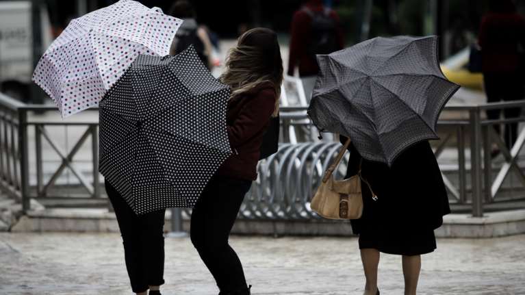 Καιρός: Καταιγίδες και πτώση της θερμοκρασίας σήμερα - Πού θα χιονίσει