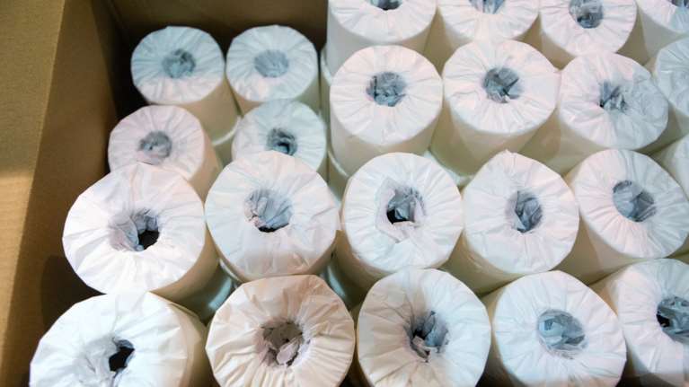 Διεθνής έρευνα αποκαλύπτει γιατί "ξεπούλησε" το χαρτί τουαλέτας εν μέσω πανδημίας - Απίστευτος ο λόγος!