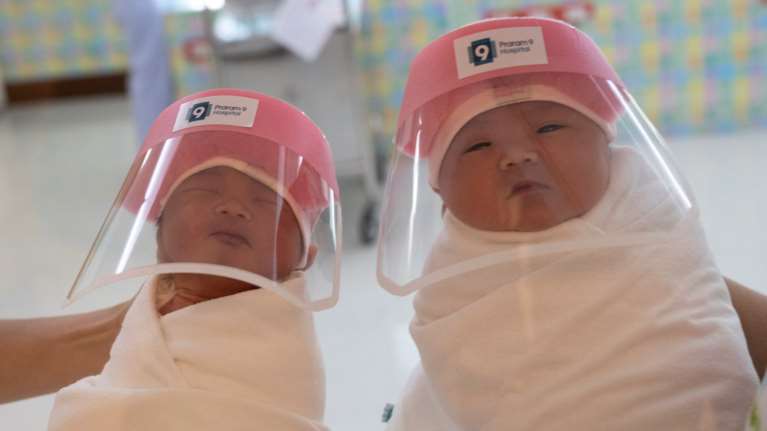 Πρωτοφανές: Covid, Lockdown και Corona είναι τα ονόματα που επιλέγουν οι γονείς για τα μωρά τους στην Ασία