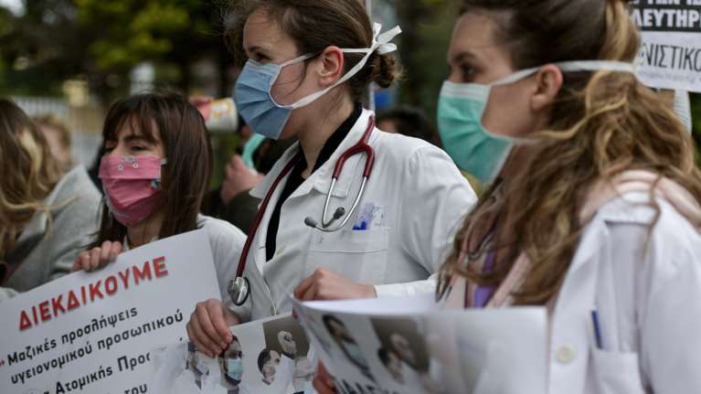 Συγκεντρώσεις εργαζομένων σε νοσοκομεία για την Παγκόσμια Ημέρα Υγείας - Τι ζητούν [εικόνες]