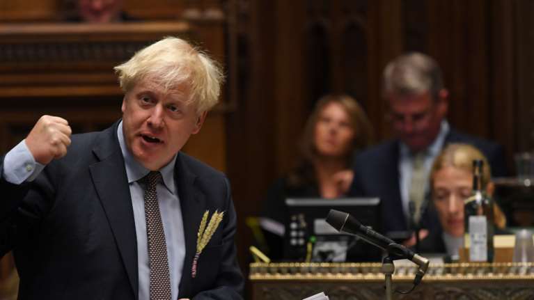 Κορονοϊός - Βρετανία: Νέα αυστηρά μέτρα Τζόνσον - Πρόστιμα για μη χρήση μάσκας, κλειστές οι παμπ στις 10 το βράδυ