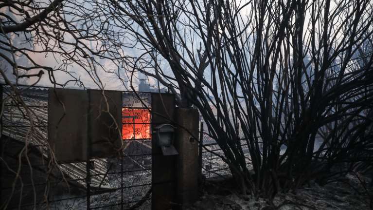 Φωτιά στη Βαρυμπόμπη - Διακοπές ρεύματος: Έως το μεσημέρι θα αποκατασταθούν πλήρως, λέει ο πρόεδρος των τεχνικών της ΔΕΗ